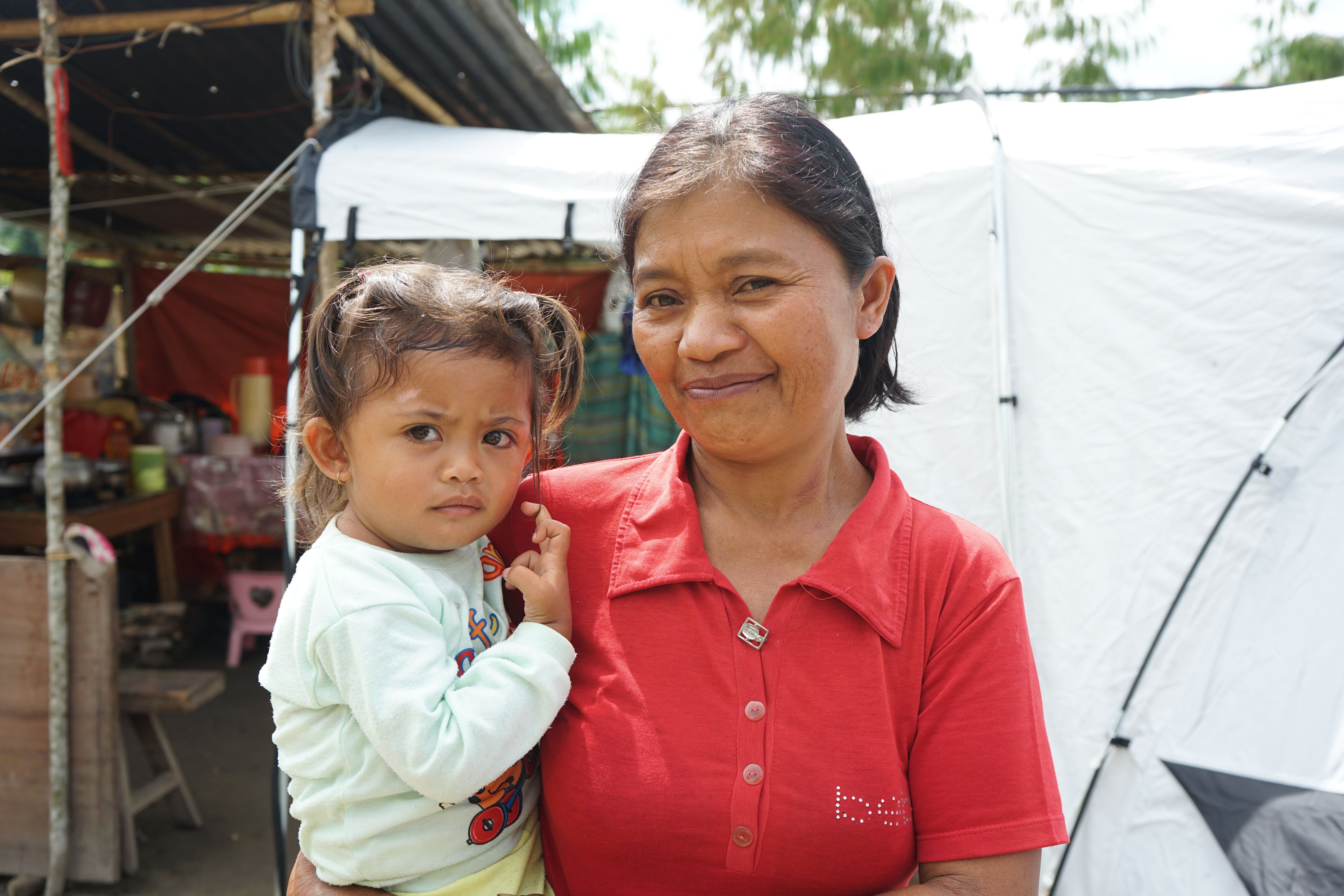 Erti, eine Frau, der ShelterBox nach dem Erdbeben in Indonesien geholfen hat