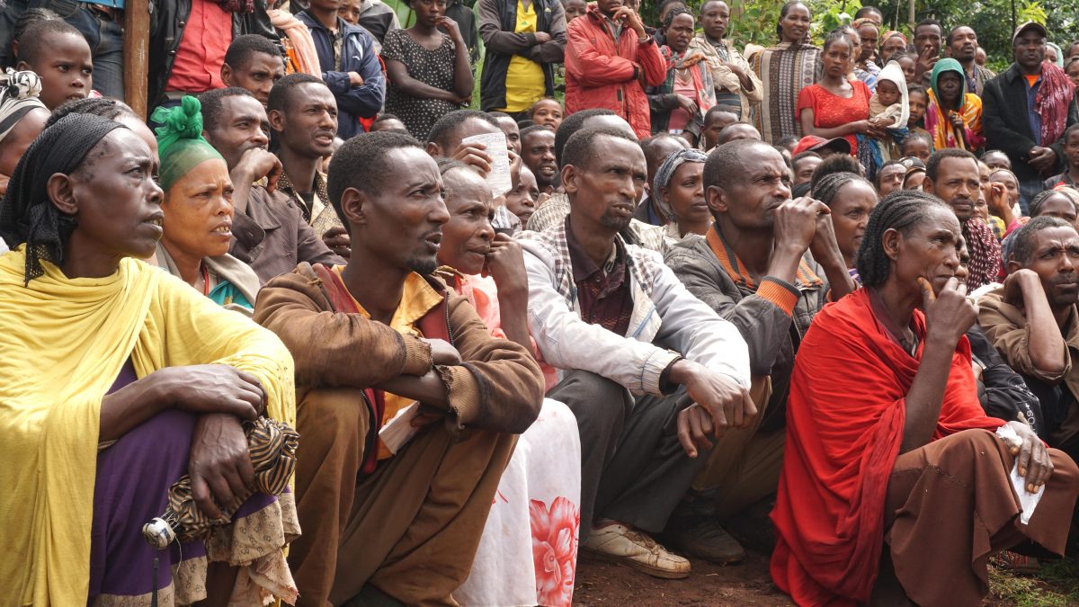 Viele Menschen in Äthiopien bei der Verteilung von Hilfsgütern von ShelterBox 2019