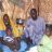 Familie in Nigeria mit Küchenset von Shelterbox