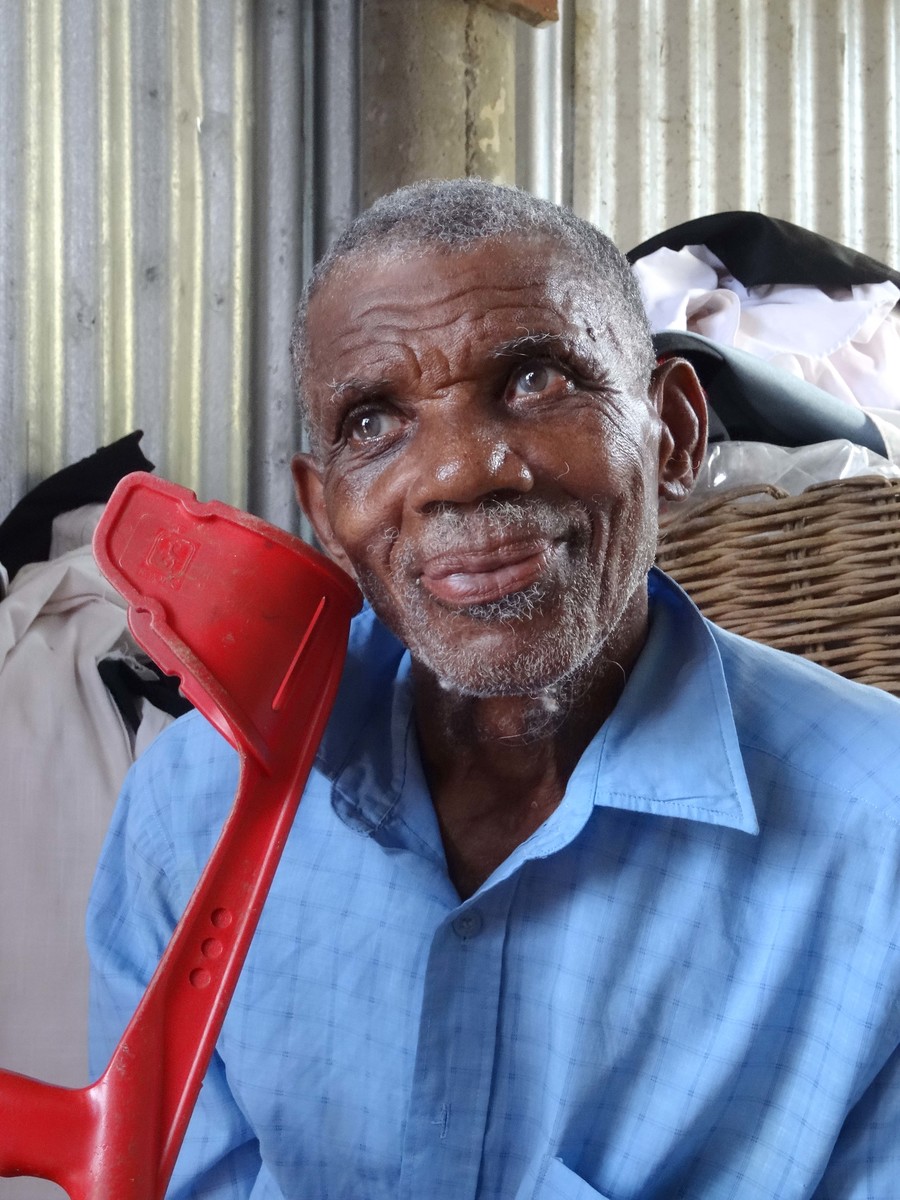 Simon aus Dominica erhielt Unterstützung von ShelterBox