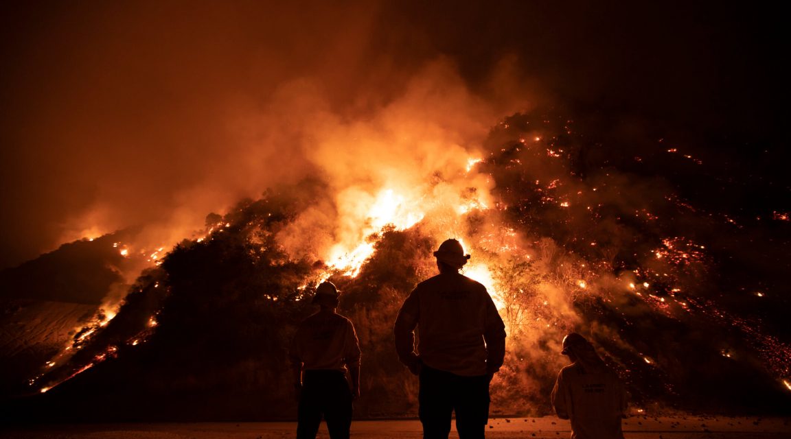 Feuerwehrleute bei Bekämpfung der Waldbrände in Kalifornien 2020