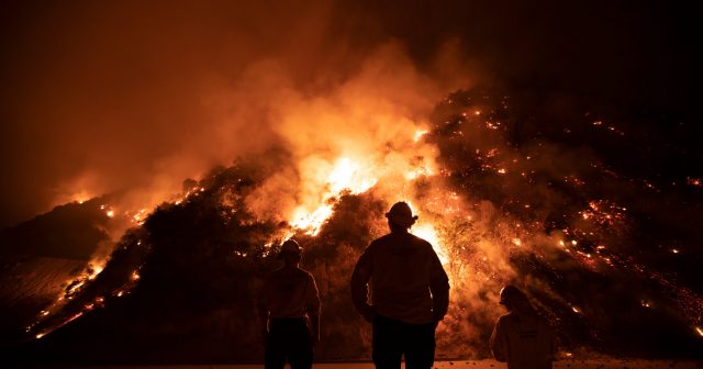 Feuerwehrleute bei Bekämpfung der Waldbrände in Kalifornien 2020
