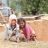 Entwicklungsländer und was man darunter versteht. Zwei Kinder im sogenannten Entwicklungsland Nepal nach dem Erdbeben 2016