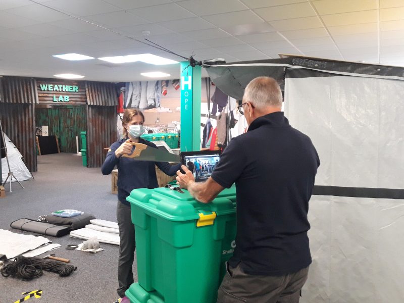 ShelterBox Schulungen zu den Hilfsgütern aus der Ferne